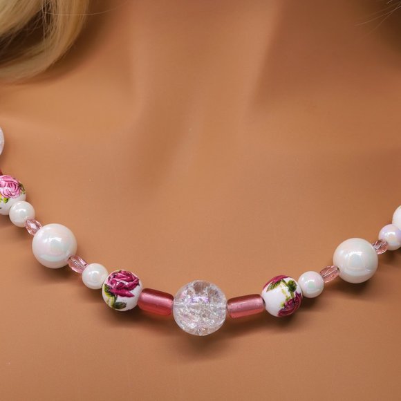 Three piece necklace set with painted beads, Crystals and Pearl beads. - Picture 3 of 9